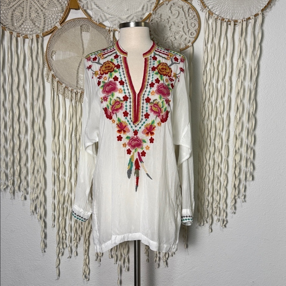 Johnny Was Embroidered Roll Tab Sleeve White Rayon Blouse Oversized Small